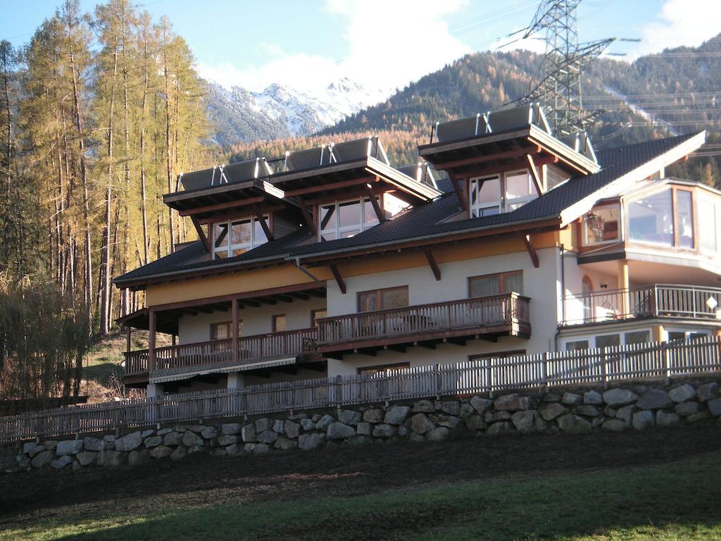 Gaestehaus Falkenblick Arzl im Pitztal Bagian luar foto
